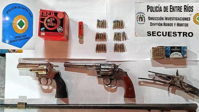 El allanamiento fue en el barrio Paraná XX, donde hallaron las armas de fuego.