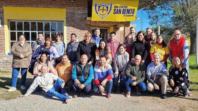 Los integrantes de la ONG Familias Entrerrianas Juntas por la Adopción se reúnen cada dos meses en distintas localidades. Los integrantes de la ONG Familias Entrerrianas Juntas por la Adopción se reúnen cada dos meses en distintas localidades.