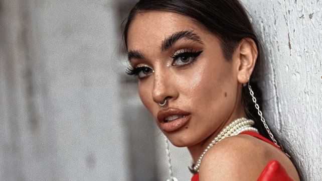 María Becerra lanzó Mi debilidad y pasó el millón de visitas