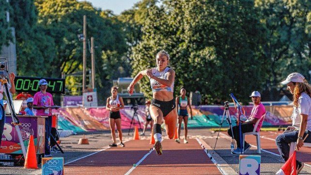 Victoria Zanolli se destaca en el atletismo nacional e internacional. Victoria Zanolli se destaca en el atletismo nacional e internacional.