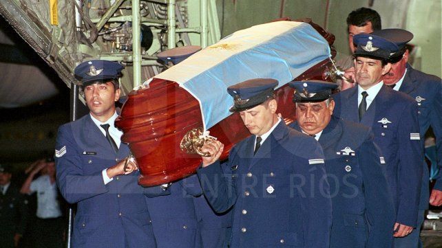 La llegada de los restos a Paraná tras la tragedia aérea de marzo de 2006. La llegada de los restos a Paraná tras la tragedia aérea de marzo de 2006.
