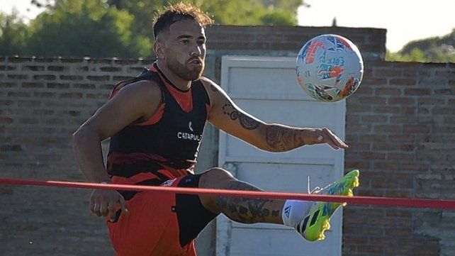 Junior Arias volverá a estar en la delantera del equipo paranaense junto a Nery Bandiera.