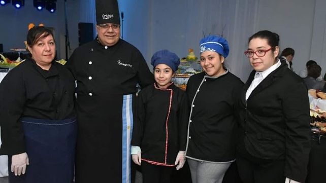 Emprendimiento familiar. Ortega tiene un servicio de lunch en el que trabajan su esposa y sus hijas. Emprendimiento familiar. Ortega tiene un servicio de lunch en el que trabajan su esposa y sus hijas.