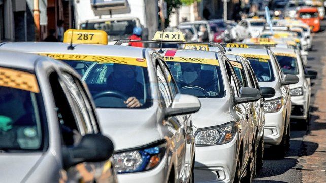 Taxistas de Paraná reclaman igualdad de condiciones con Uber