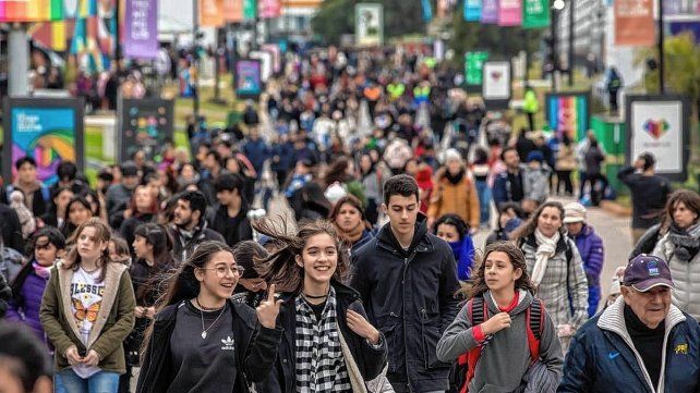 Tecnópolis. Abrirá sus puertas con entrada libre y gratuita para recorrer los stands con los diferentes proyectos realizados por alumnos de todo el país. Tecnópolis. Abrirá sus puertas con entrada libre y gratuita para recorrer los stands con los diferentes proyectos realizados por alumnos de todo el país.