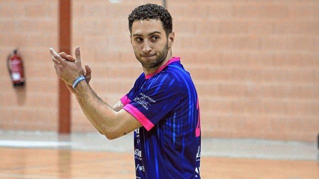 Santiago Escanés, paranaense con presente en el vóley de España. Santiago Escanés, paranaense con presente en el vóley de España.