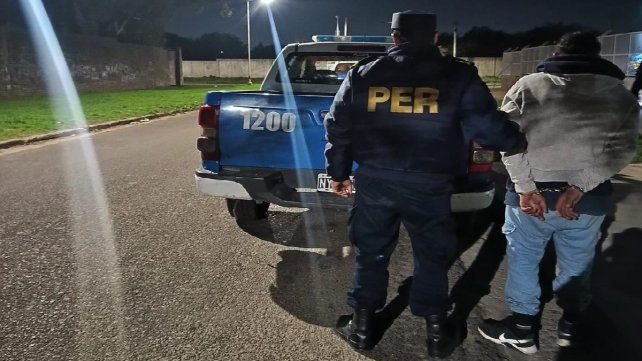 Hallaron a un intruso en la Escuela Bazán y Bustos de Paraná.