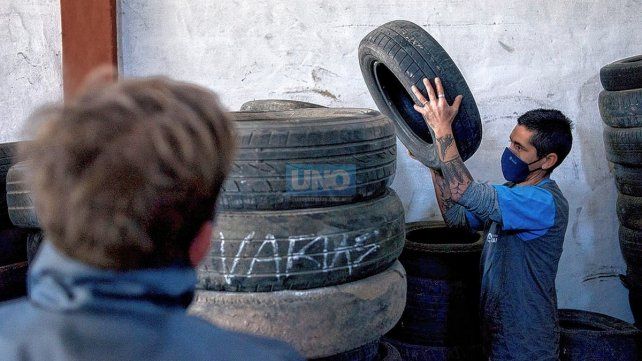 Paraná: Centro de recepción y transferencia de neumáticos fuera de uso.