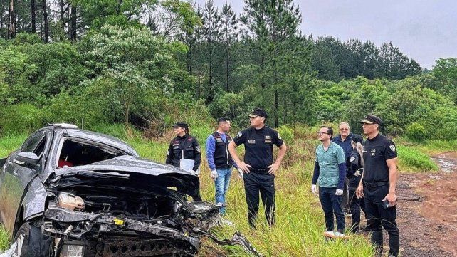 Tragedia en Misiones se ocasionó tras la colisión de un auto con un colectivo Tragedia en Misiones se ocasionó tras la colisión de un auto con un colectivo