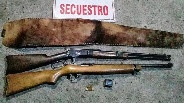 El empresario trató de huír con las armas de fuego cuando llegó la Policía. 