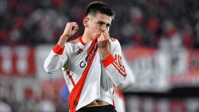 Claudio Echeverri festeja su gol para River. Claudio Echeverri festeja su gol para River.