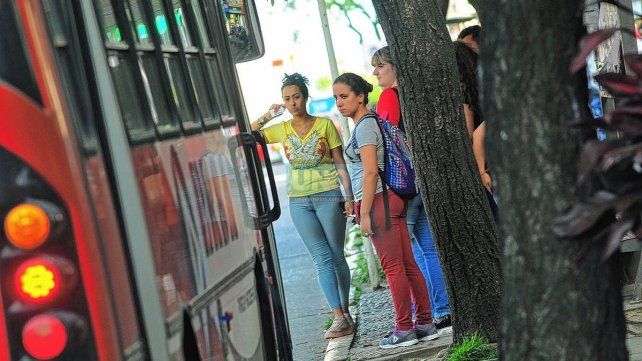 Buses Paraná pagó los salarios adeudados de enero y se levanta el paro de colectivos en Paraná, tras media jornada sin servicio