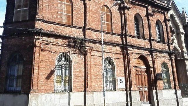 Parroquia La Piedad. Histórico fue vendido por las Hermanas Terciarias de la Caridad al odontólogo de Paraná, Jorge Sapetti.
