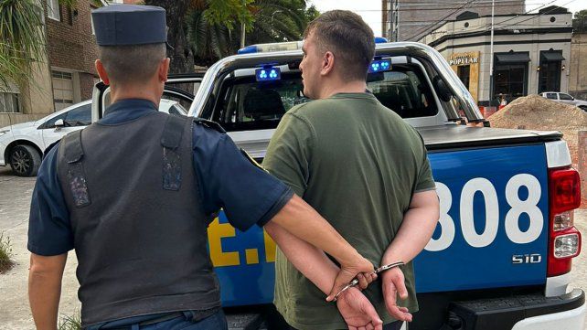 Un joven fue detenido por intentar una estafa con Mercado Pago en Paraná. Un joven fue detenido por intentar una estafa con Mercado Pago en Paraná.