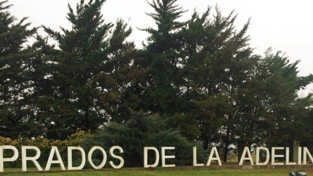 Asaltan con armas de fuego y maniatan a una mujer y a su hijo en un barrio privado Asaltan con armas de fuego y maniatan a una mujer y a su hijo en un barrio privado