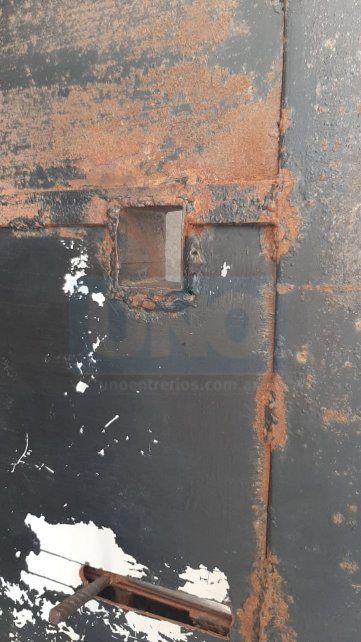 Muy seguro. La puerta casi blindada, cuenta con dos soportes pesados que se controlan desde el interior.