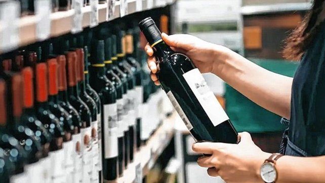 El consumo de vino se retrajo ante la baja del poder adquisitivo de los consumidores. El consumo de vino se retrajo ante la baja del poder adquisitivo de los consumidores.
