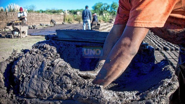 Las ladrillerías, sobreviven pese a la informalidad y la falta de infraestructura.
