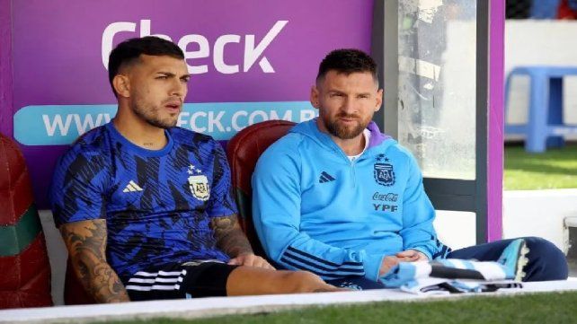 Leandro Paredes y Lionel Messi en la Selección Argentina. Leandro Paredes y Lionel Messi en la Selección Argentina.