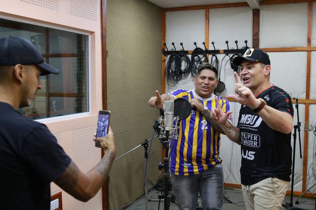 Los Lirios de Santa Fe grabando la previa de Luz, Cámara y a Jugar para UNO Entre Ríos. UNOER/Juan Ignacio Pereira