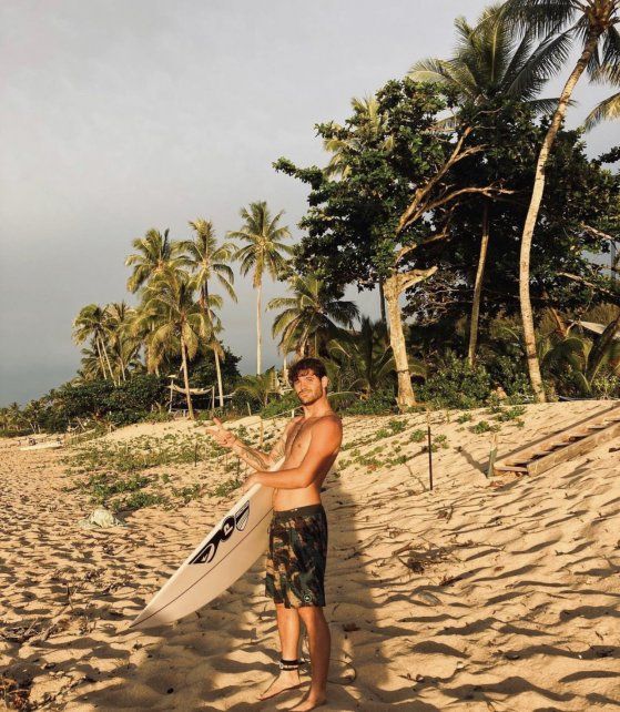 Muñiz en una de las tantas paradisíacas playas hawaianas. Es un lugar soñado desde lo estético y también para el entrenamiento más exigente.