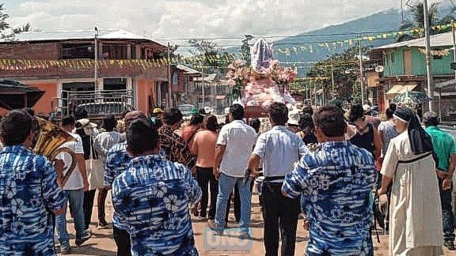 Fiesta de la Asunción de la Virgen. Es la patrona de la población Selva de Oro. El desarrollo de la festividad popular dura tres días. El sacerdote viaja para participar de la procesión, misa y administración de los sacramentos.