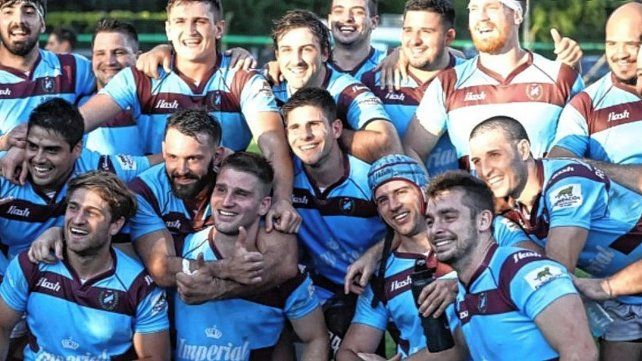 Cornejo, abajo a la derecha, festejando el triunfo ante SIC. Arriba Matías Kremer, el hermano de Marcos.