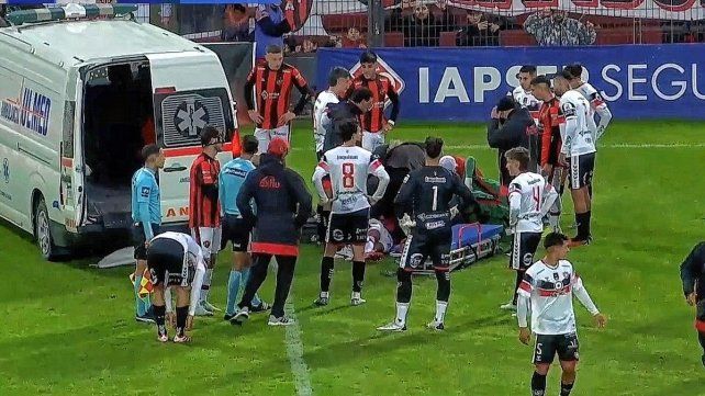 Gabriel Díaz tuvo que ser llevado a un centro asistencia luego del golpe que recibió. Gabriel Díaz tuvo que ser llevado a un centro asistencia luego del golpe que recibió.
