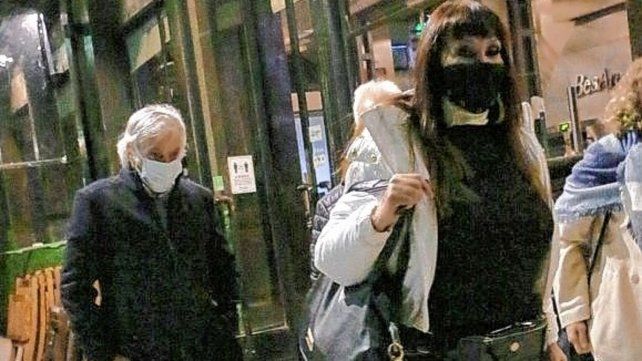Moria Casán y Pato Galmarini, paseando en la noche porteña