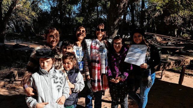 Zonas. Por ríos y arroyos trabajaron las maestras para dar con las familias de la zona.
