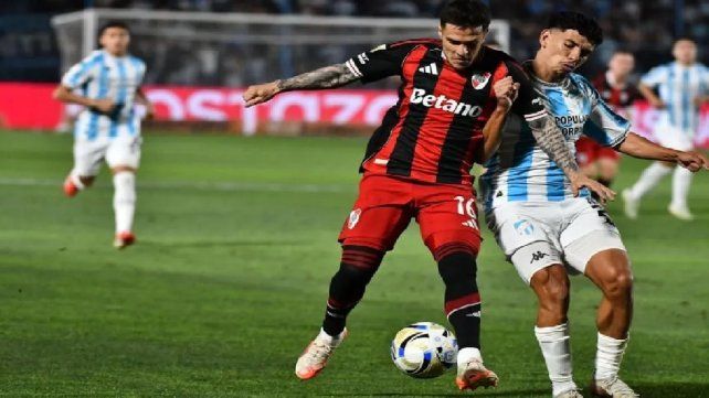 Atlético Tucumán sorprende a River y lo derrota en el José Fierro. Atlético Tucumán sorprende a River y lo derrota en el José Fierro.