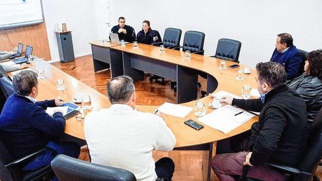 Bomberos de Ramírez explicaron cómo es el proyecto en comisión del Senado provincial Bomberos de Ramírez explicaron cómo es el proyecto en comisión del Senado provincial