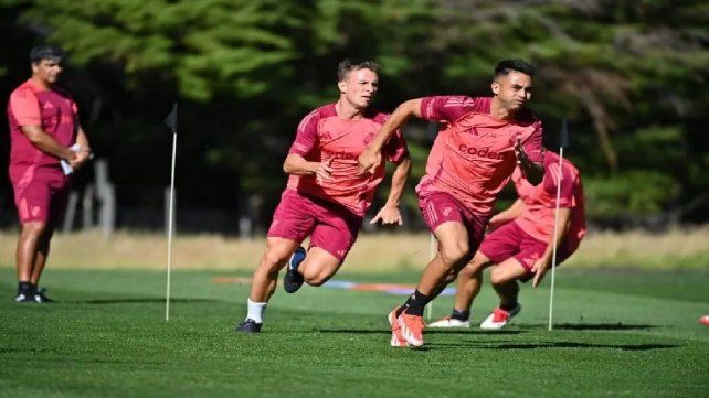 Pity Martínez (adelante) sufrió una lesión muscular y se pierde el debut por Copa Libertadores. Pity Martínez (adelante) sufrió una lesión muscular y se pierde el debut por Copa Libertadores.
