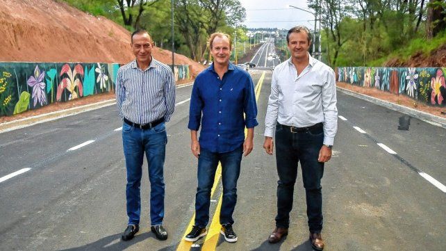 Gustavo Arrieta, Gustavo Bordet y Adán Bahl, durante la inauguración de obra de avenida Ejército.