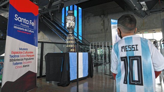 La réplica de la Copa América es furor en el barrio de Messi