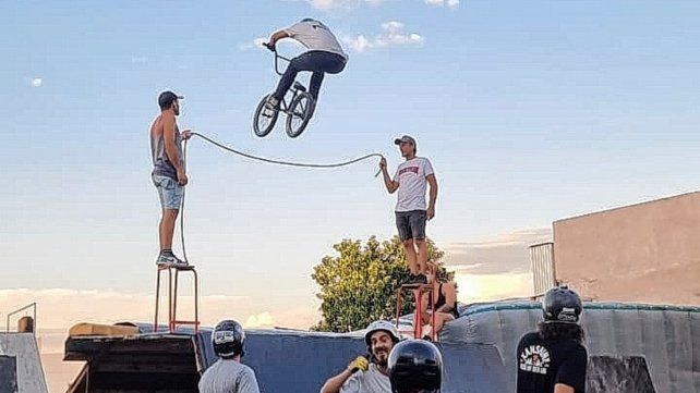 Raúl Hardock organizó un evento de BMX en el