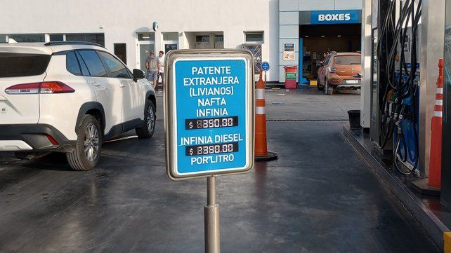 Estaciones de servicio de frontera aplican precios diferenciales para uruguayos