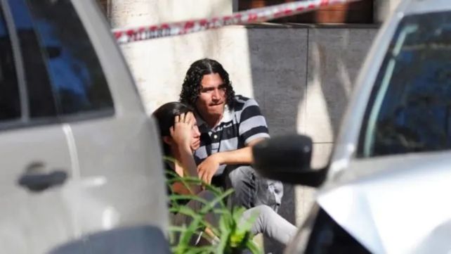 El Pájaro Cantero junto a Mercedes Paz la tarde del 8 de septiembre de 2012, a pocos metros del lugar donde yacía muerto Martín 