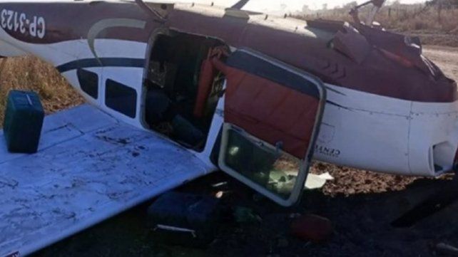 Una avioneta se estrelló en Chacó con más de 300 kilos de cocaína. Una avioneta se estrelló en Chacó con más de 300 kilos de cocaína.
