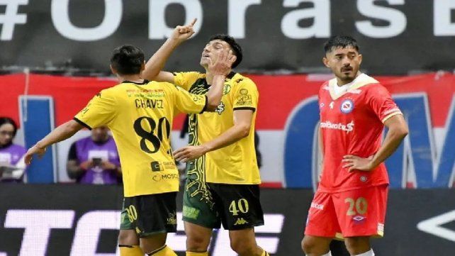 Aldosivi dio el golpe en La Paternal: ganó su primer partido y le sacó el invicto a Argentinos. Aldosivi dio el golpe en La Paternal: ganó su primer partido y le sacó el invicto a Argentinos.