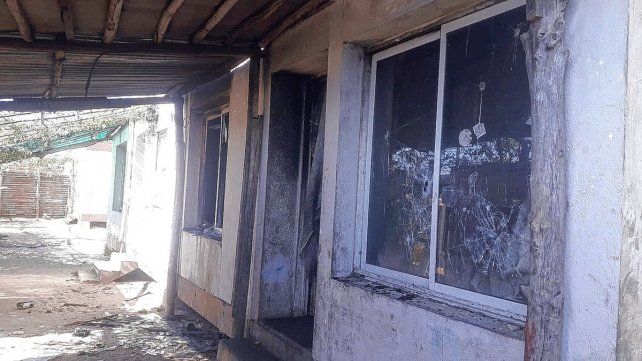 Le incendiaron la vivienda al posible acusado de Concordia. Le incendiaron la vivienda al posible acusado de Concordia.