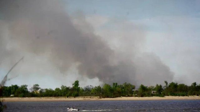 Desde Rosario pueden verse las columnas de humo, producto de los incendios Desde Rosario pueden verse las columnas de humo, producto de los incendios