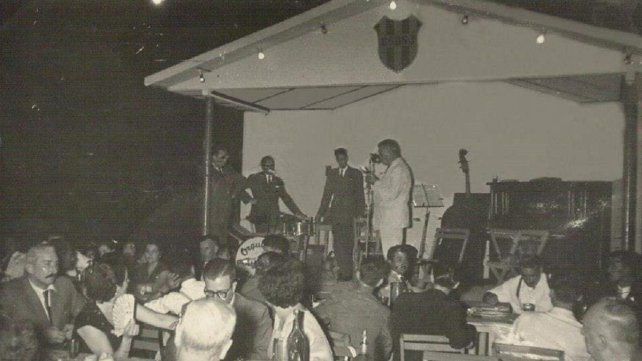 Fiesta en la terraza del Club San José. Fiesta en la terraza del Club San José.