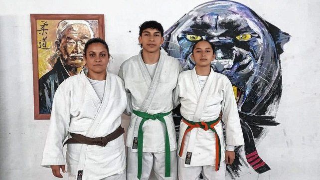 Dojo Pantera del Club Paraná Central viajará a Jujuy al Campeonato Nacional. Dojo Pantera del Club Paraná Central viajará a Jujuy al Campeonato Nacional.