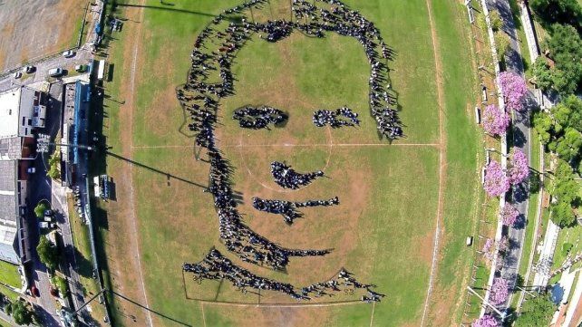 Gigantografía humana por los 200 años del nacimiento de Don Bosco Gigantografía humana por los 200 años del nacimiento de Don Bosco