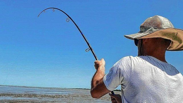 Más gente aprovecha el calor para irse de pesca Más gente aprovecha el calor para irse de pesca