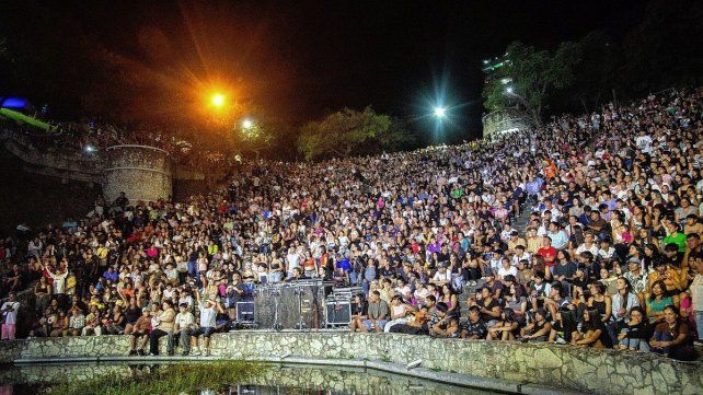 El Anfiteatro colmado en la primera noche del ciclo musical. El Anfiteatro colmado en la primera noche del ciclo musical.
