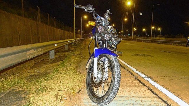 El joven corría picadas y resultó con heridas graves.