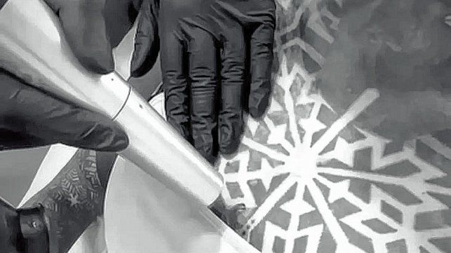 Cande Tinelli decidió borrarse varios de sus tatuajes y mostró el tratamiento