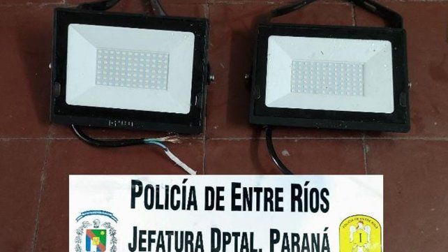 Un joven fue detenido por robar luces del nuevo shopping. Un joven fue detenido por robar luces del nuevo shopping.